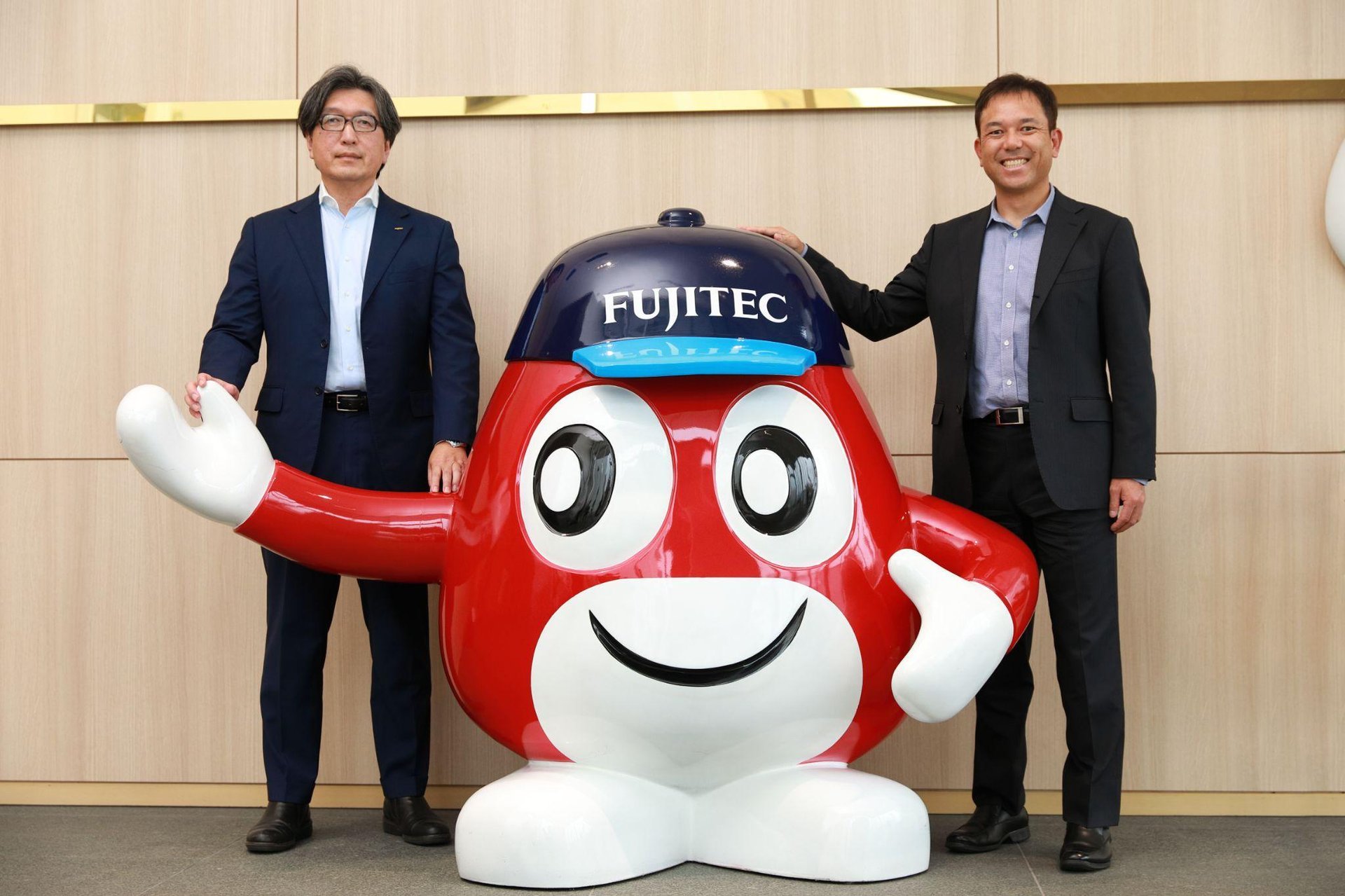 フジテック株式会社 専務執行役員 デジタルイノベーション本部長 友岡賢二 氏（左）／フジテック株式会社 デジタルイノベーション本部 プロセス管理部長 山本健治 氏（右）