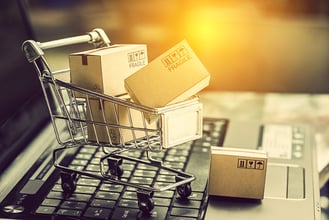 日本の小売業を取り巻く課題とは? 解決策やDX化の具体例を紹介