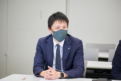 外山和仁氏