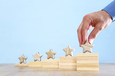 相対評価と絶対評価の違いを知る重要性とは？企業に求められる評価制度とそのポイントを解説