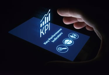 KPI（重要業績評価指標）とは？KGIやOKRとの違いも解説