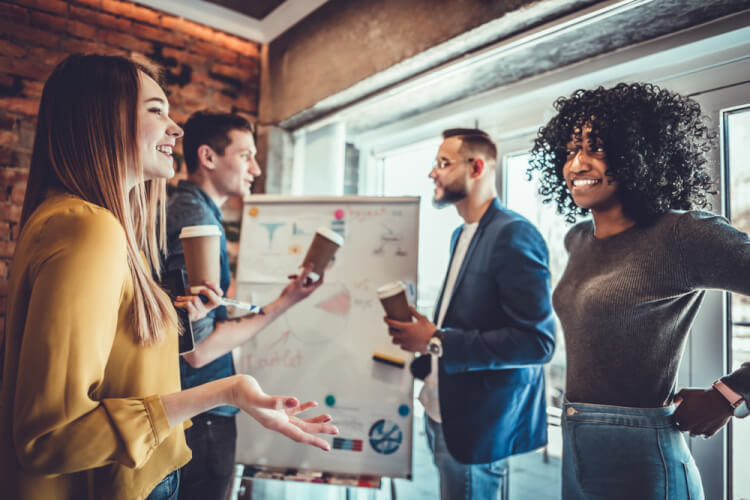 社内コミュニケーションを活性化させるメリットや施策例を紹介