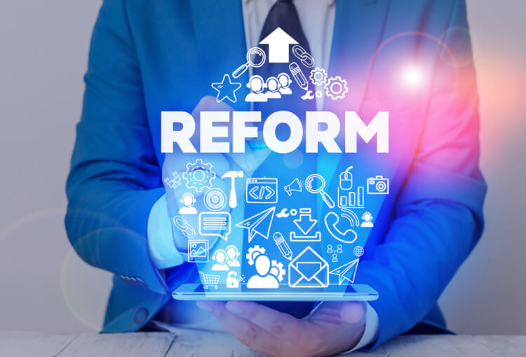 企業が働き方改革を進める上で想定される課題とは？克服のポイントも解説