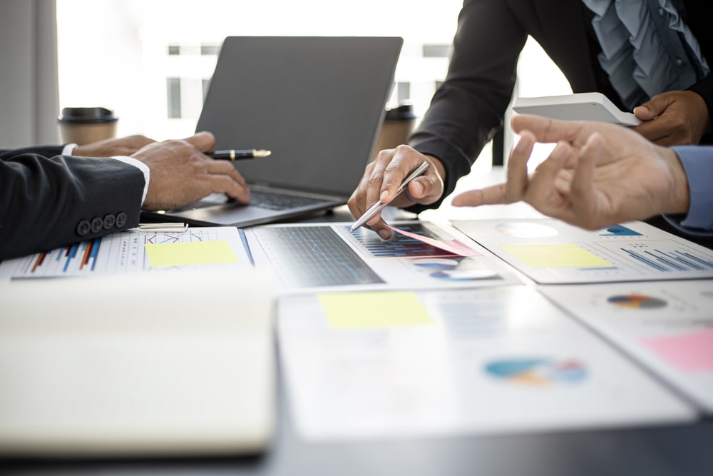 ホラクラシー経営とは？内容やメリット・デメリットを解説